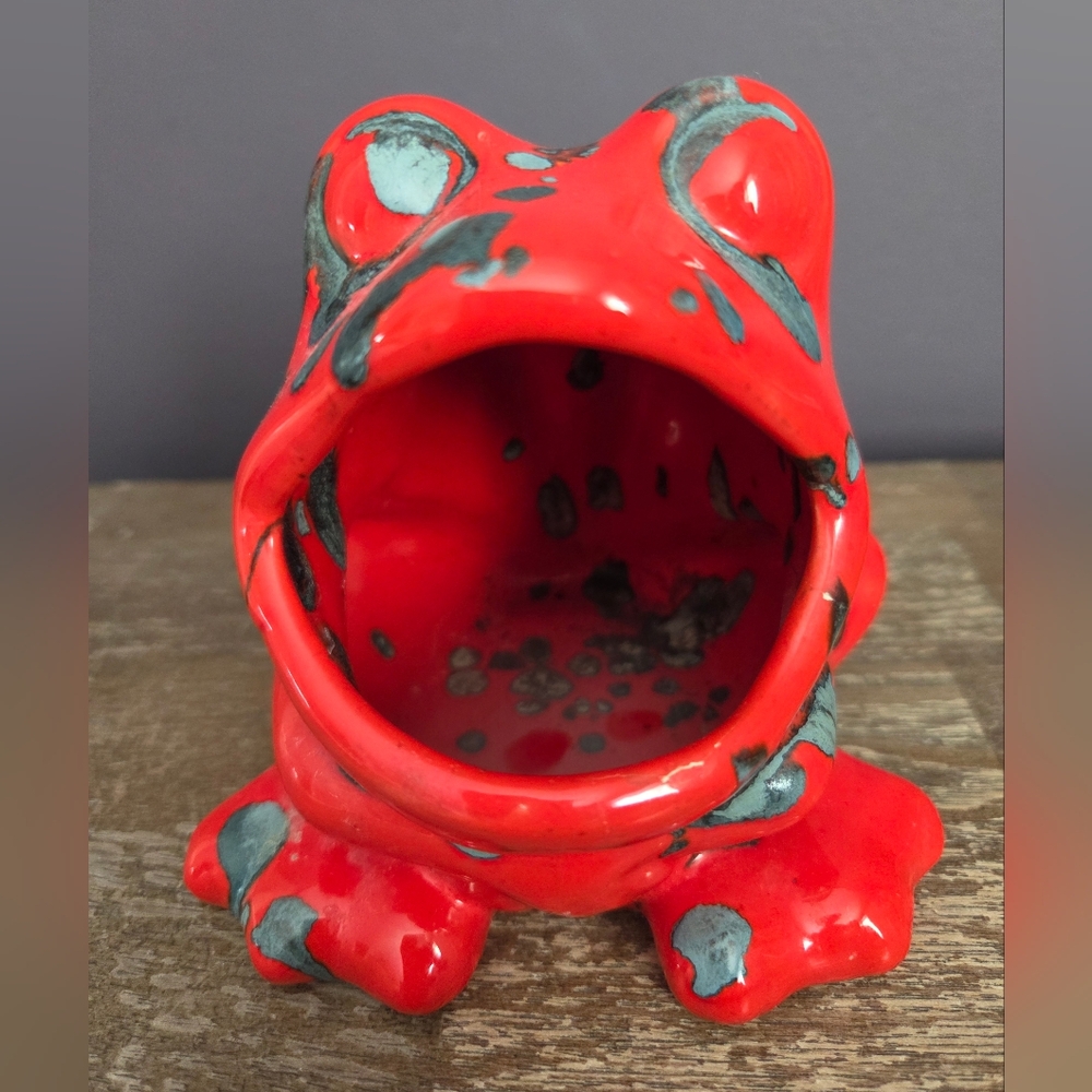 Vintage Frog Decor - Picture 2 of 8